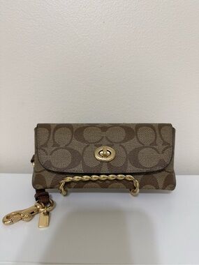 Coach Signature Canvas Turnlock Eye/Sun glass Case In Brown